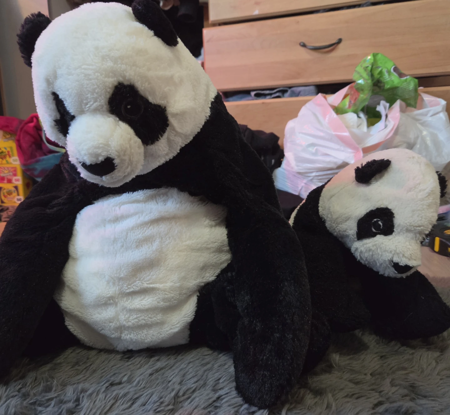Mom and baby panda plushies - photo 2
