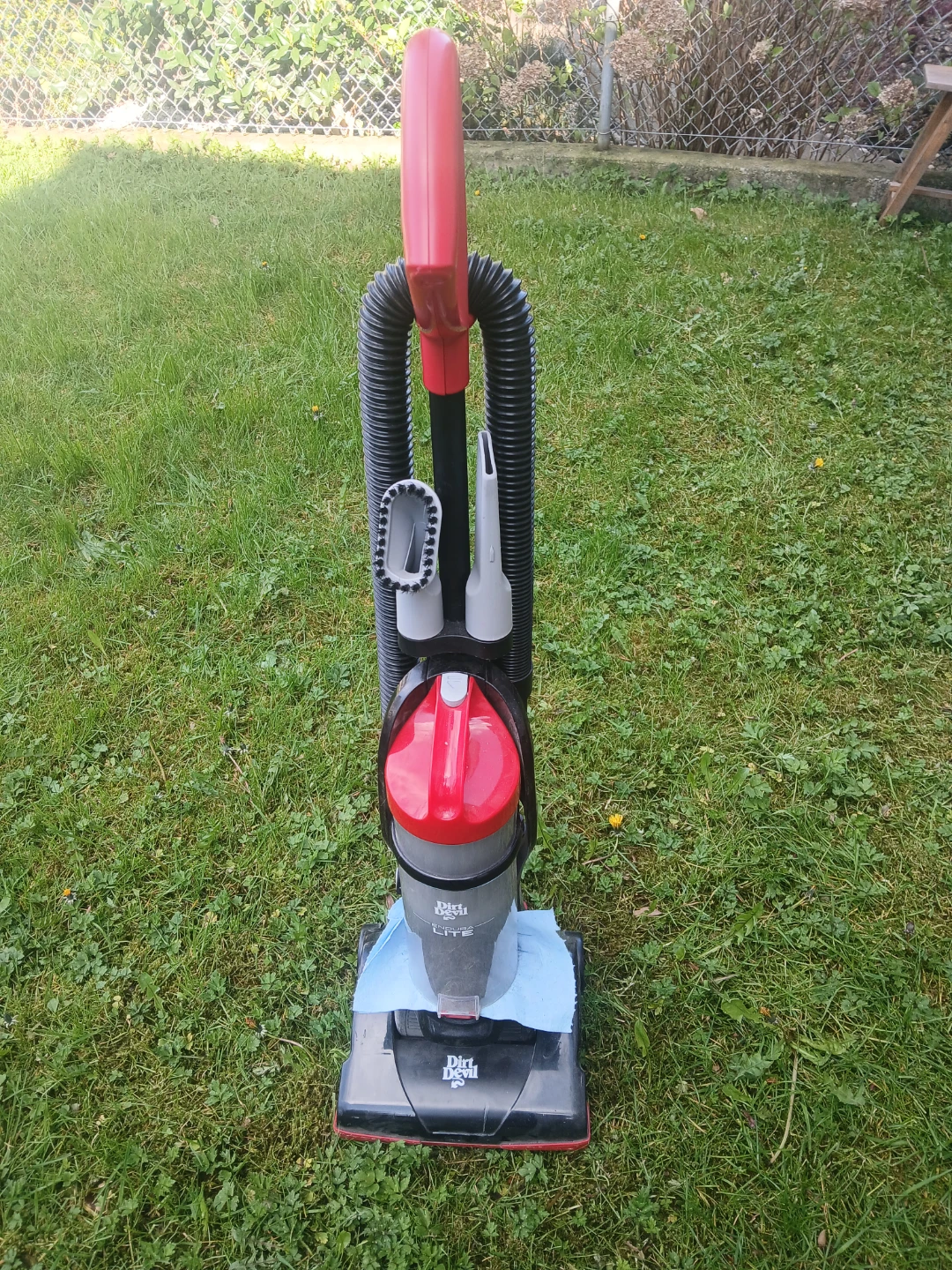 Dirt Devil Endura Lite Upright Vacuum Cleaner - photo 2