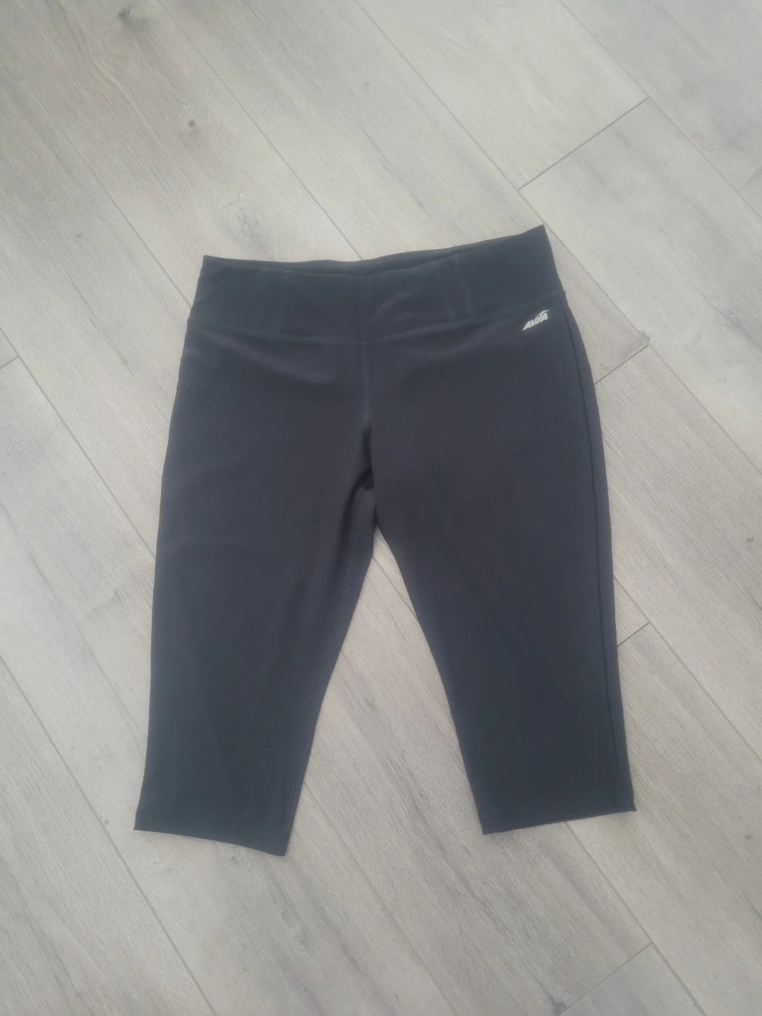 AVIA Women's Black Capris Size Large