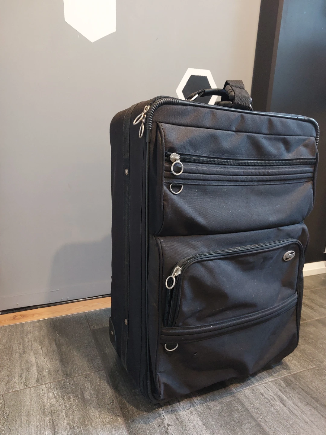 American Tourister Black Rolling Suitcase - photo 2