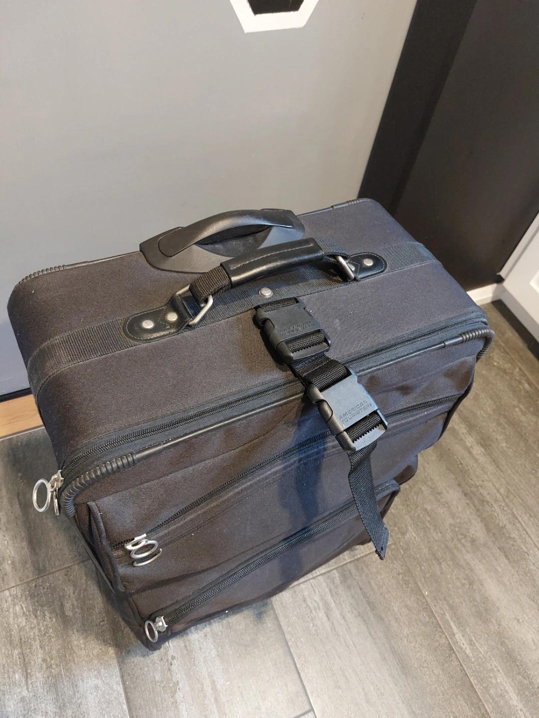 American Tourister Black Rolling Suitcase - photo 3