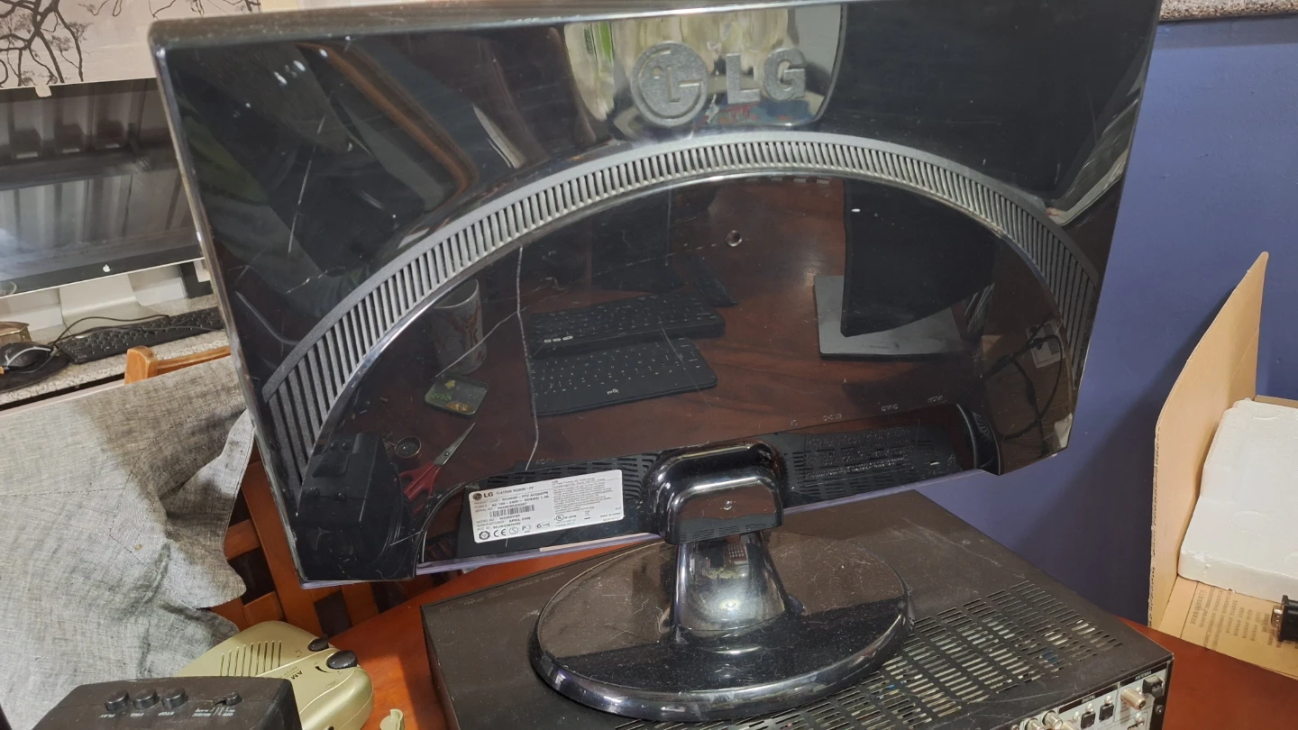 LG Flatron Monitor - photo 2