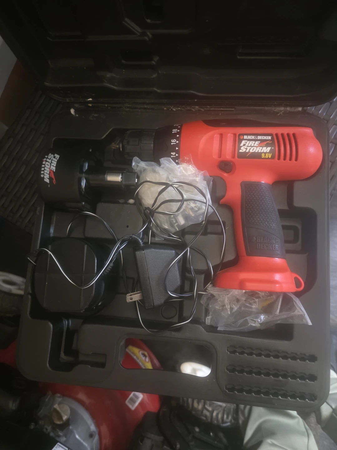 Black & Decker Fire Storm 9.6V Cordless Drill with Case - photo 2