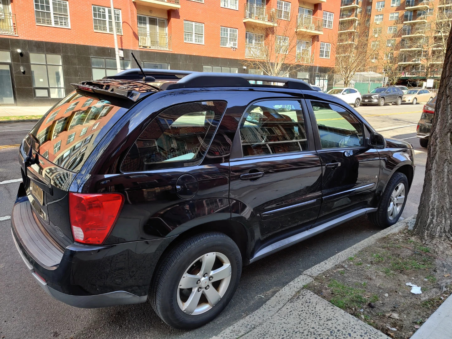 Black Pontiac Torrent SUV - photo 5