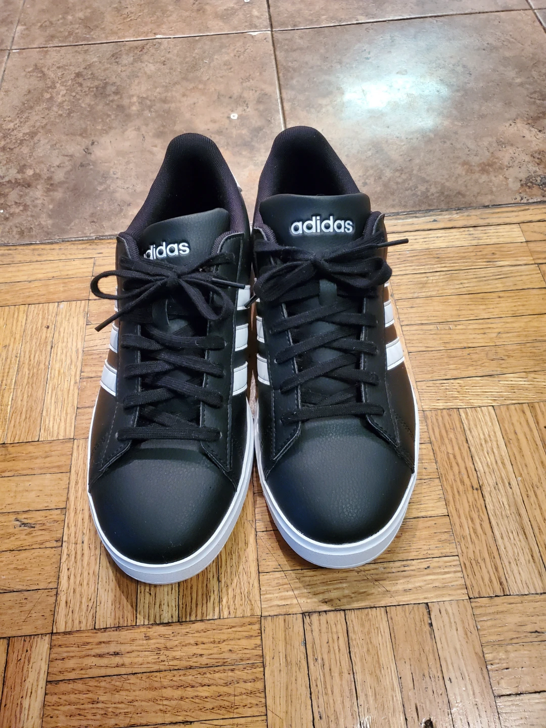 Men's/ Boys Original Adidas Shoes New  Size 9