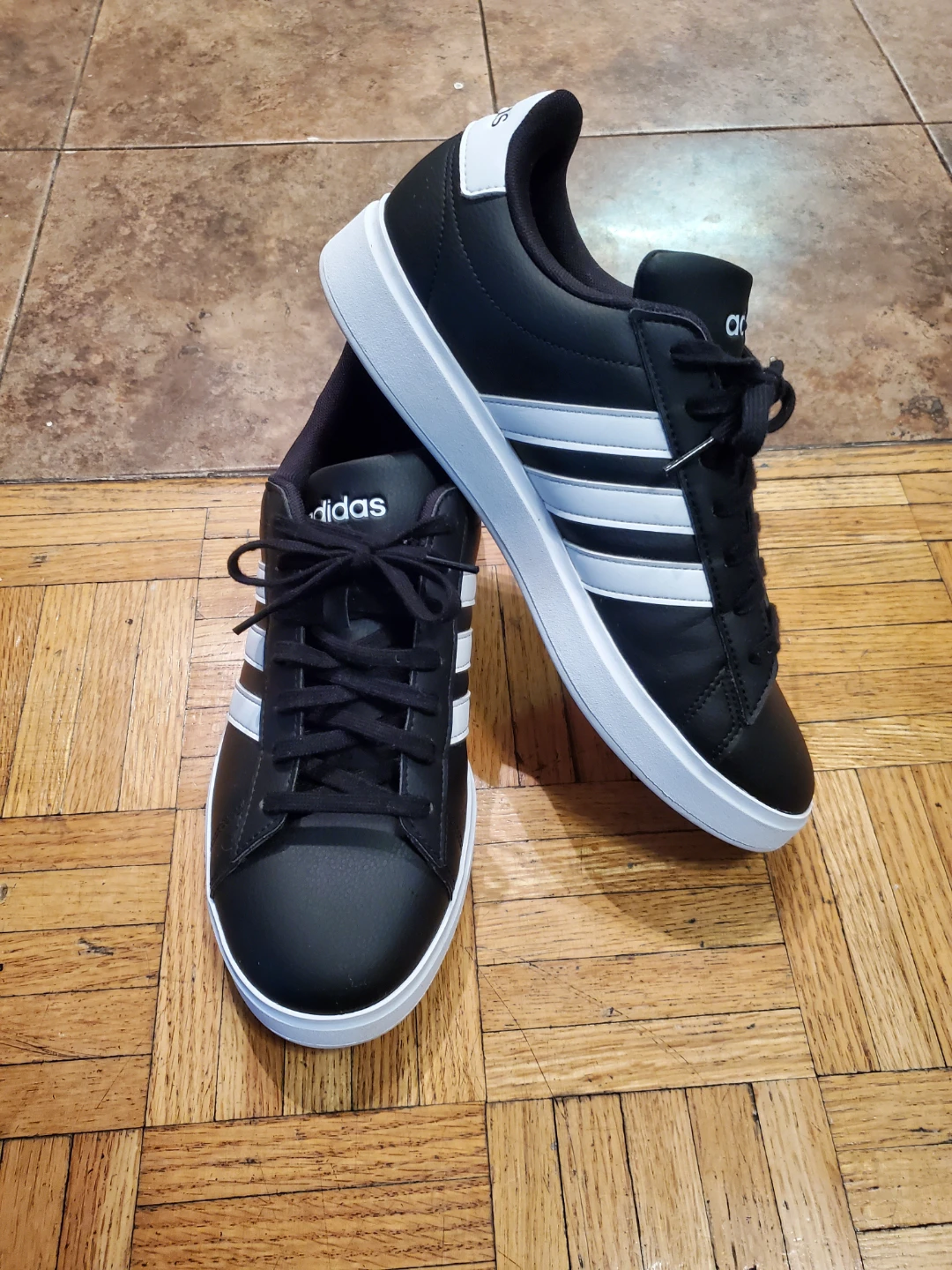 Men's/ Boys Original Adidas Shoes New  Size 9 - photo 2