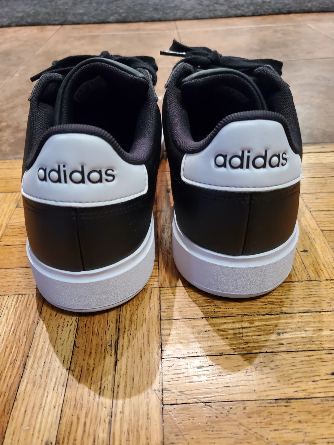 Men's/ Boys Original Adidas Shoes New  Size 9 - photo 3