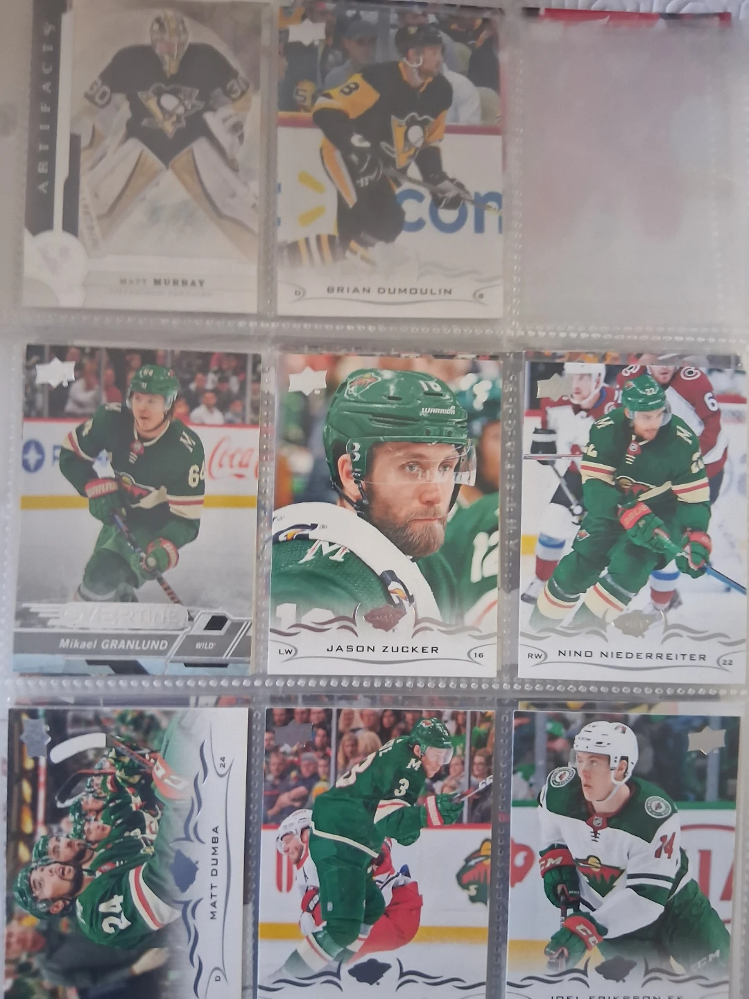 50+ hockey cards in sleeves, mint