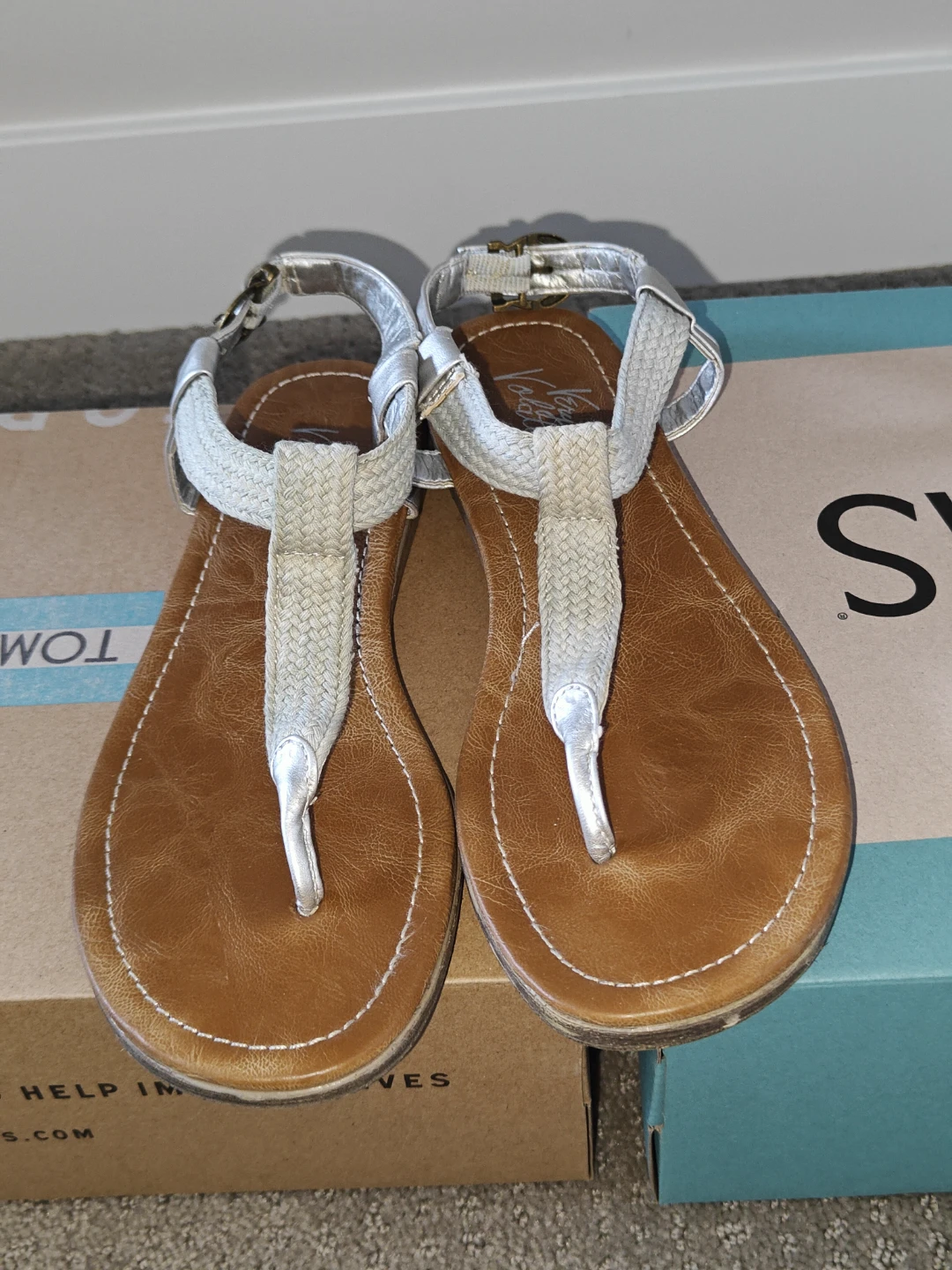 Women Casual Flat Summer Buckle Strap Thong Sandals - Size 7.5 - photo 2
