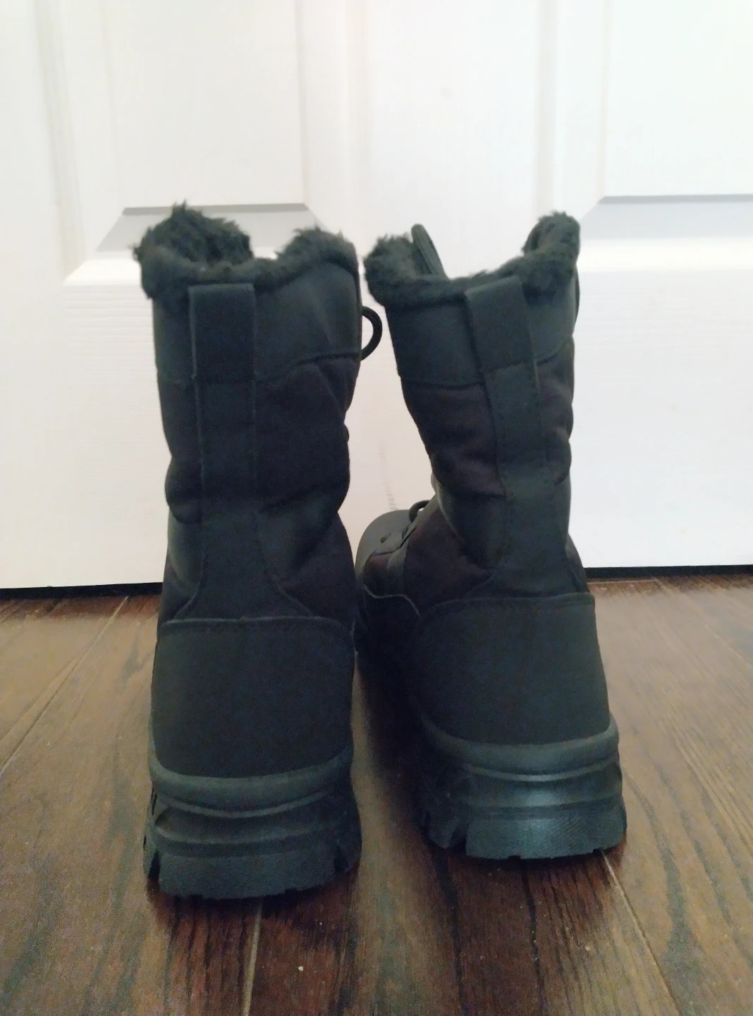 Black Winter Boots, brand new, with plush lining - photo 4