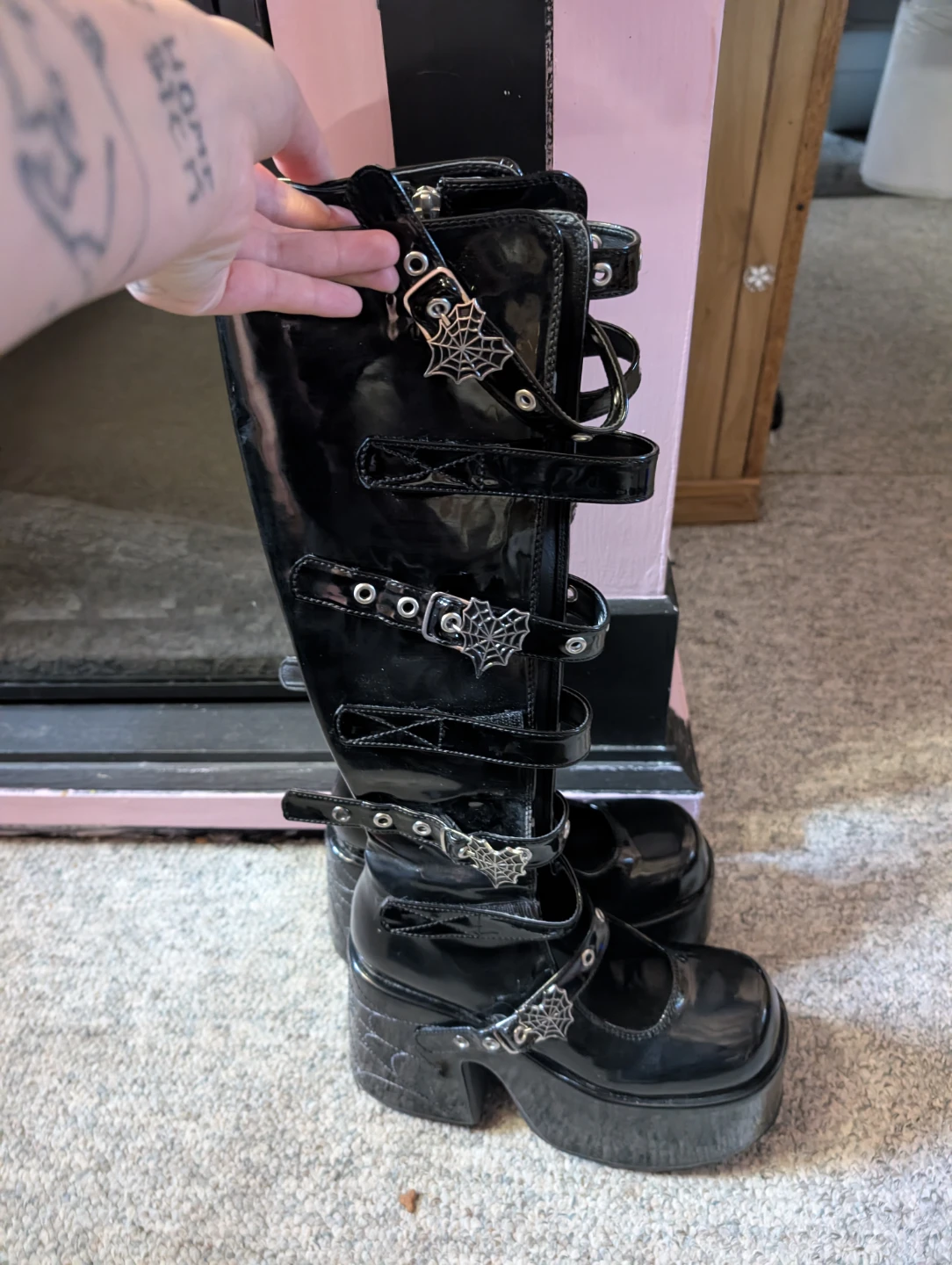 Demonia Camel-223 size 8