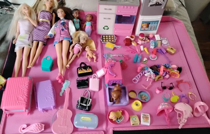 🌱Assorted Barbie Dolls and Accessories Lot - photo 2