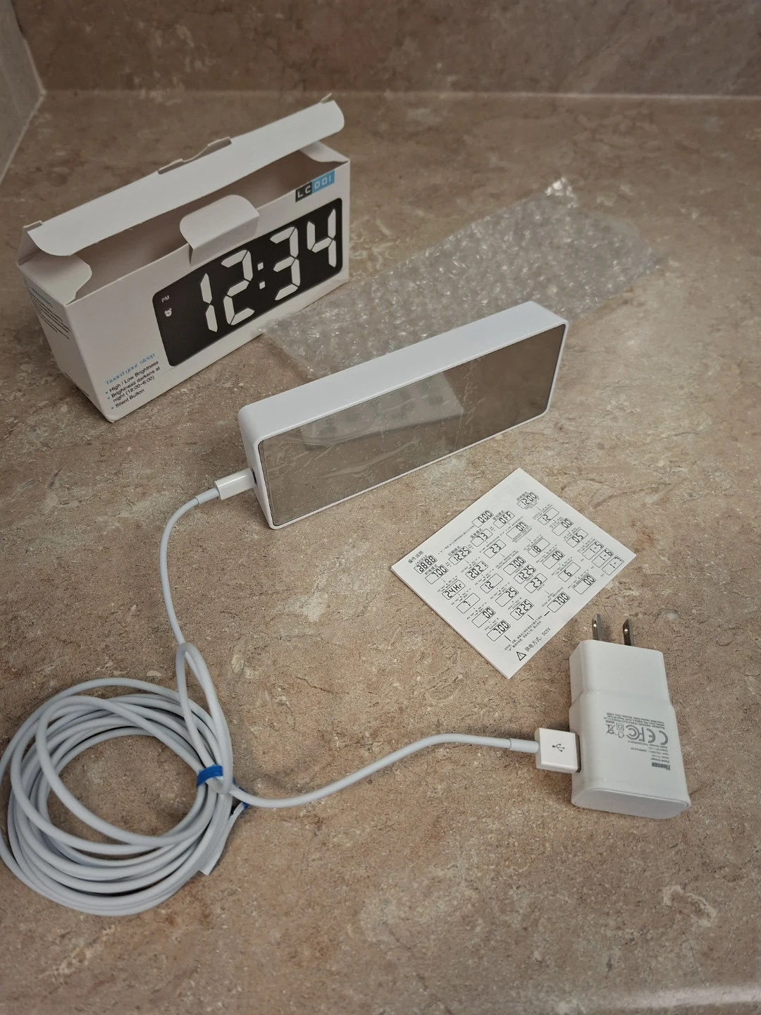 Digital Alarm Clock with USB Charger - photo 2