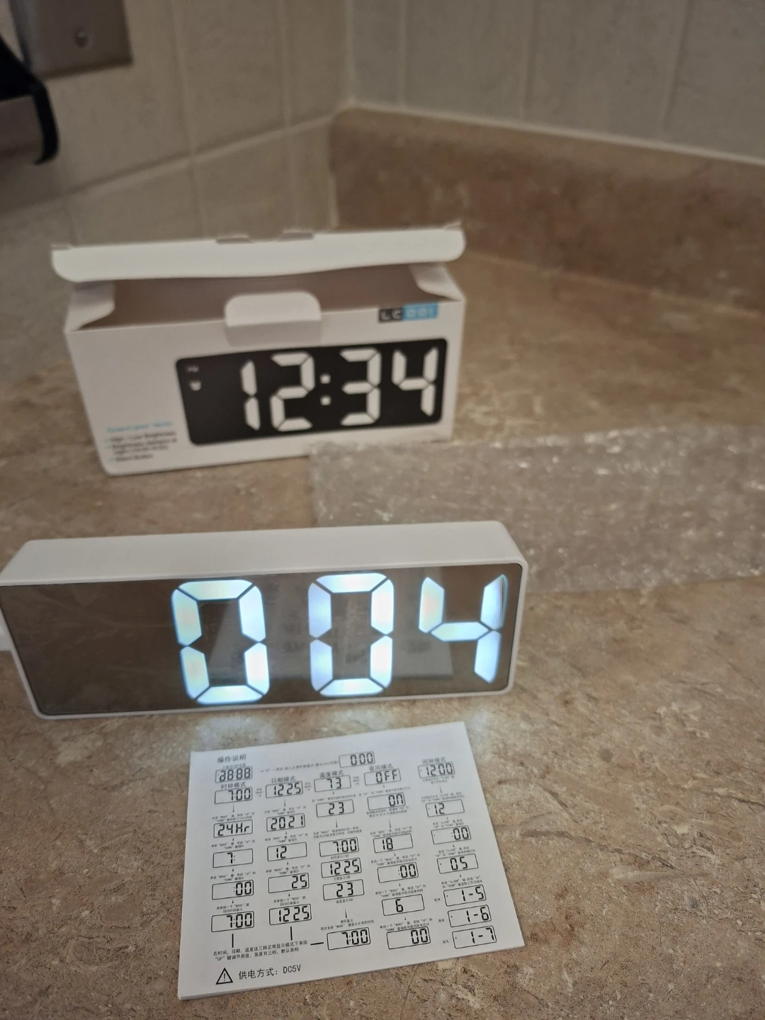 Digital Alarm Clock with USB Charger - photo 3