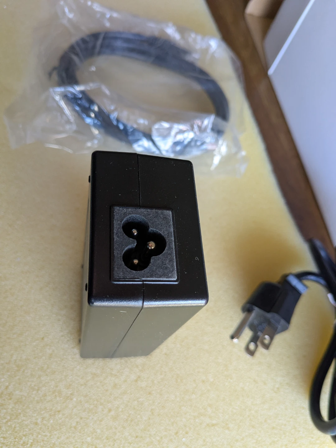 Ruckus Power Over Ethernet Injector 100-240V 48V 0.5A - photo 5