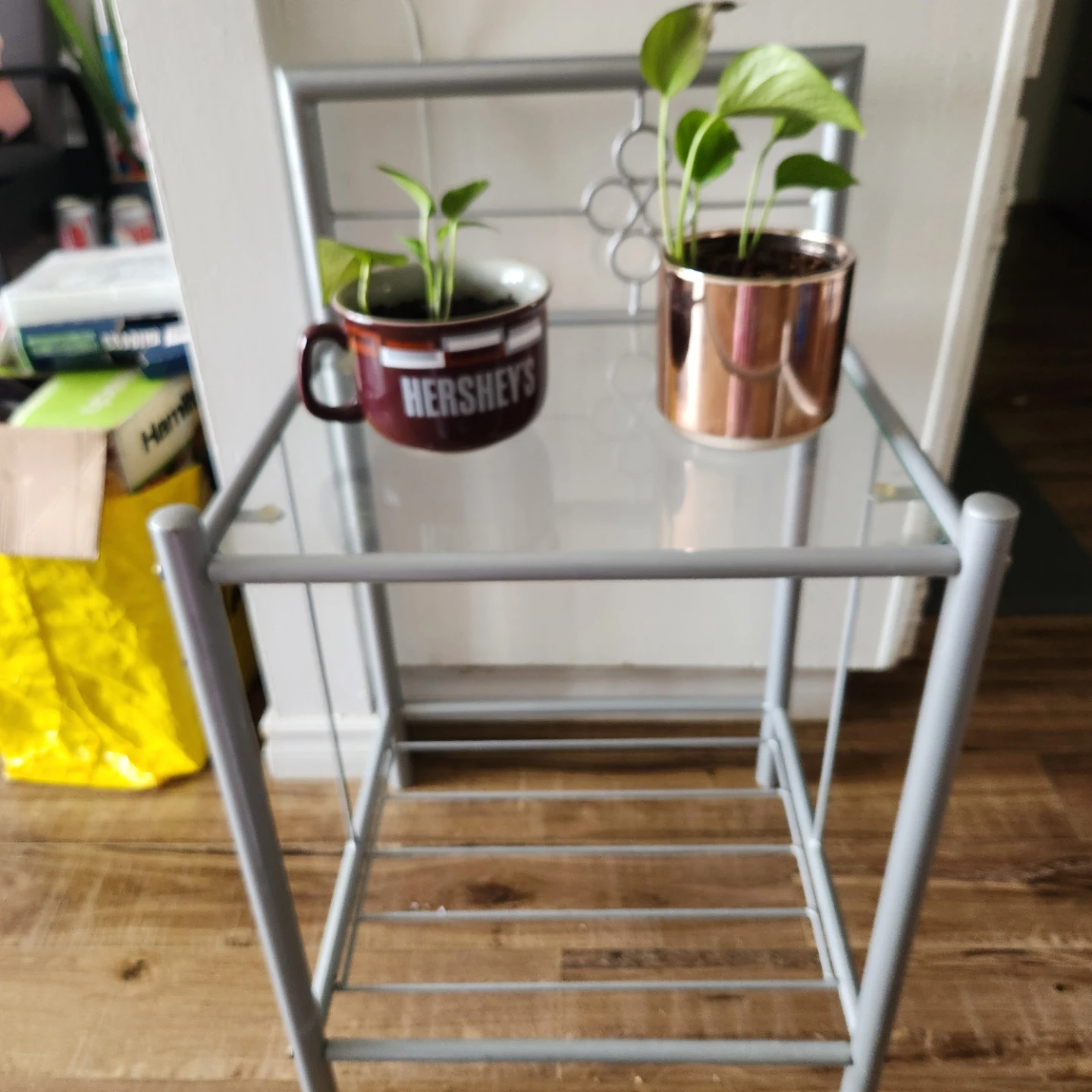 Glass top side table with metal frame - photo 4