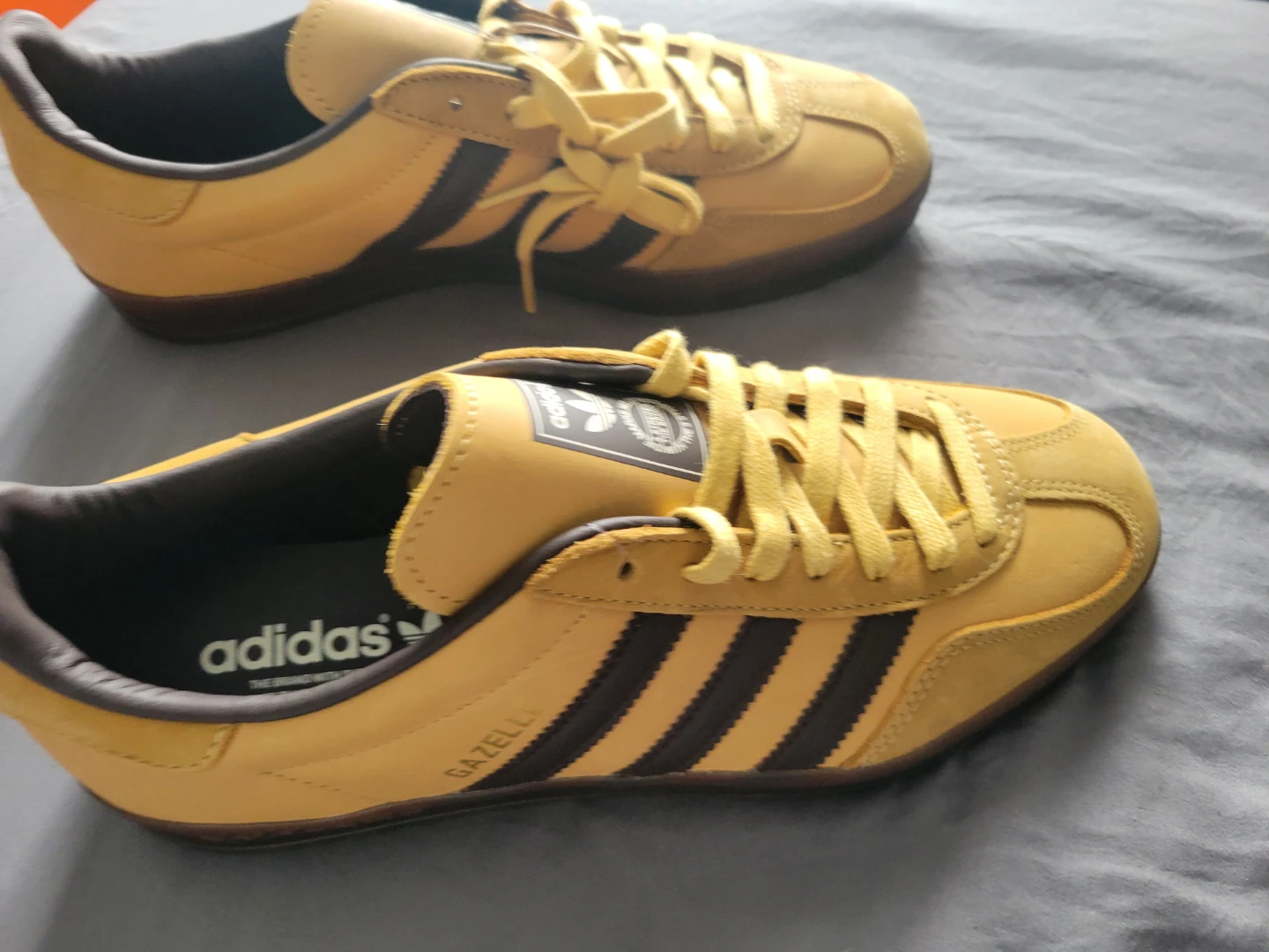 NEW ADIDAS GAZELLE  8.5.  GUM BOTTOM - photo 2