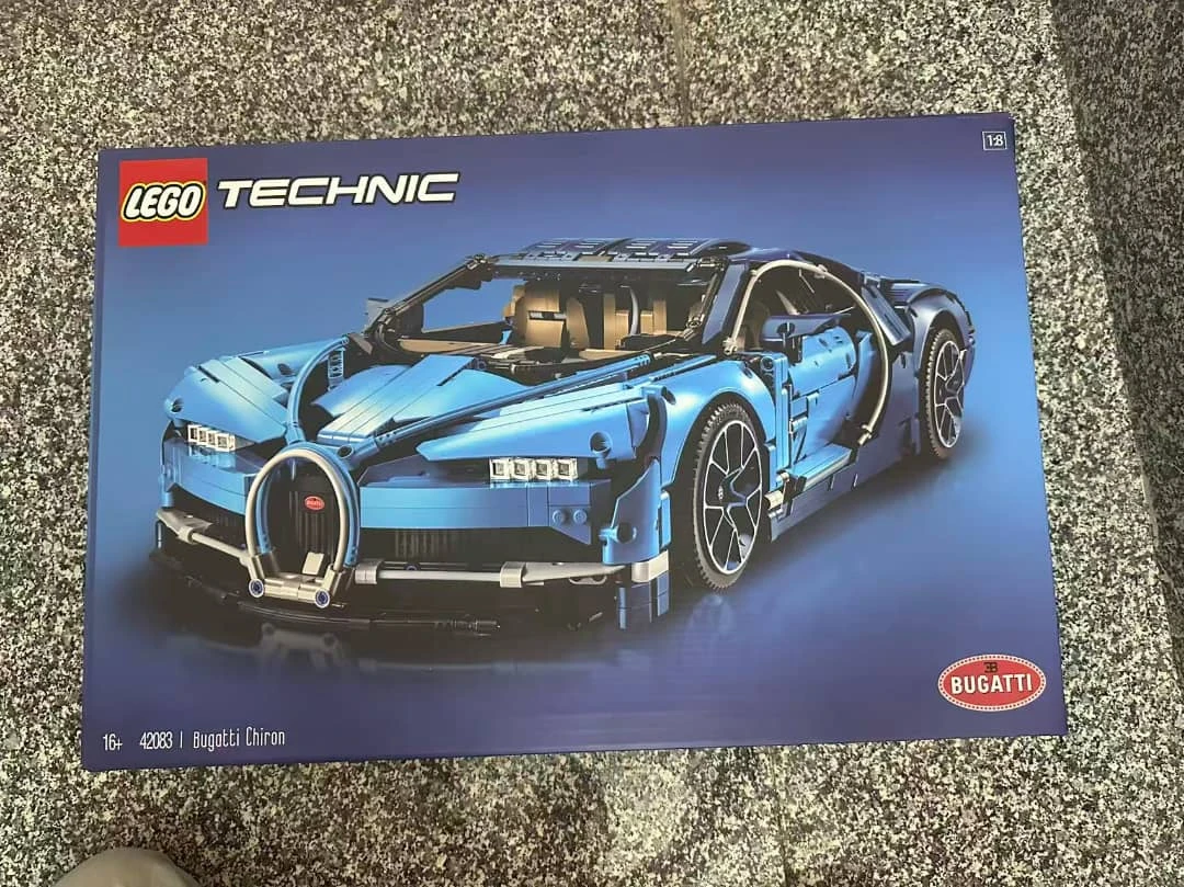 LEGO Technic 42083 Bugatti Chiron Set