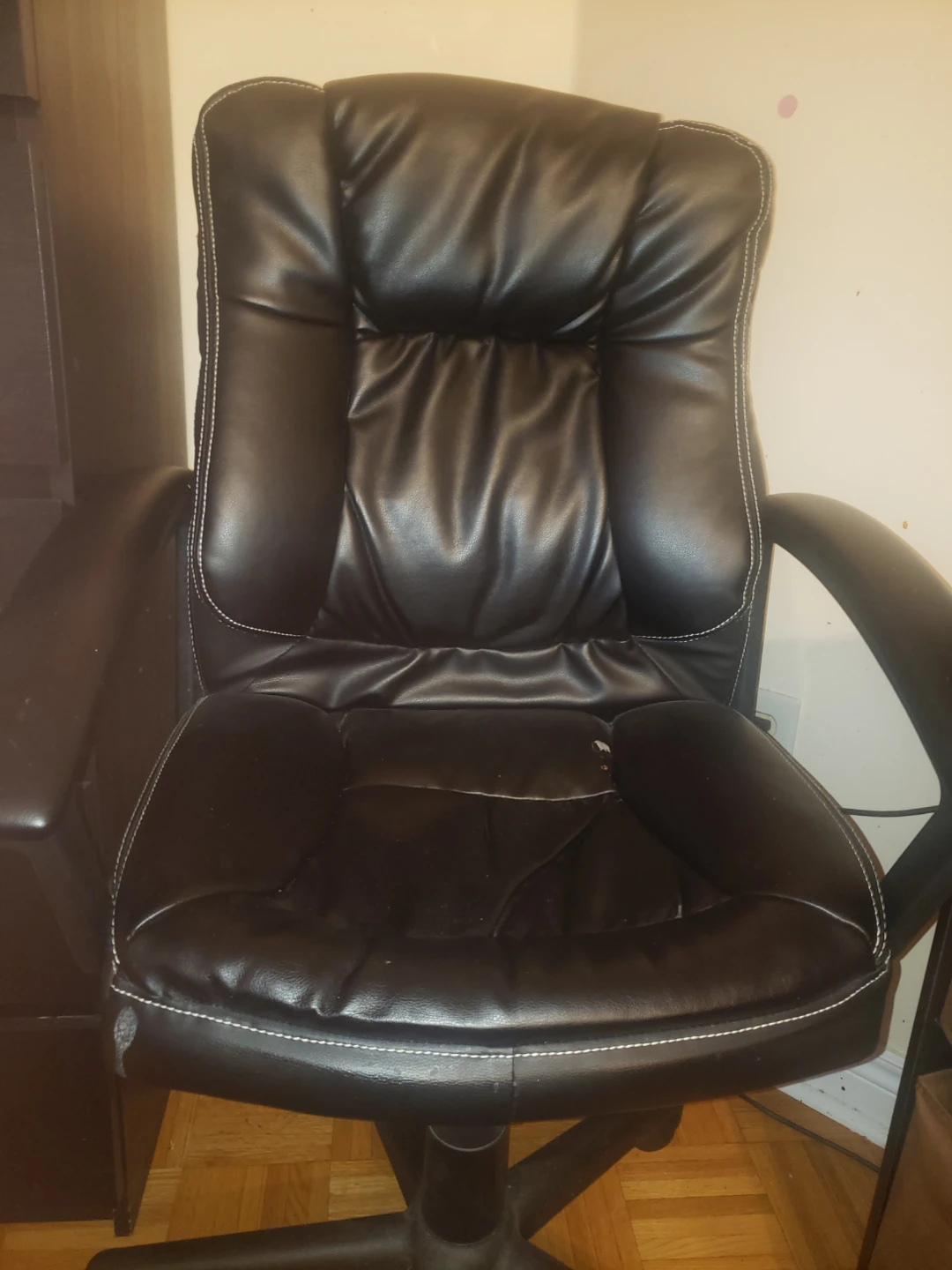 EXCELLENT  CONDITION  LEATHER OFFICE CHAIR