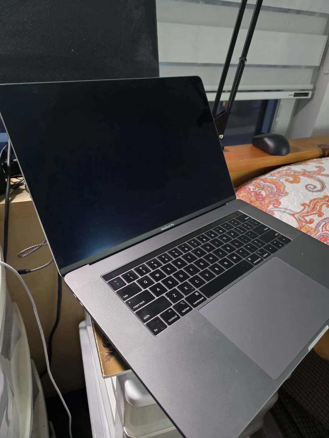 2019 Macbook pro - photo 2