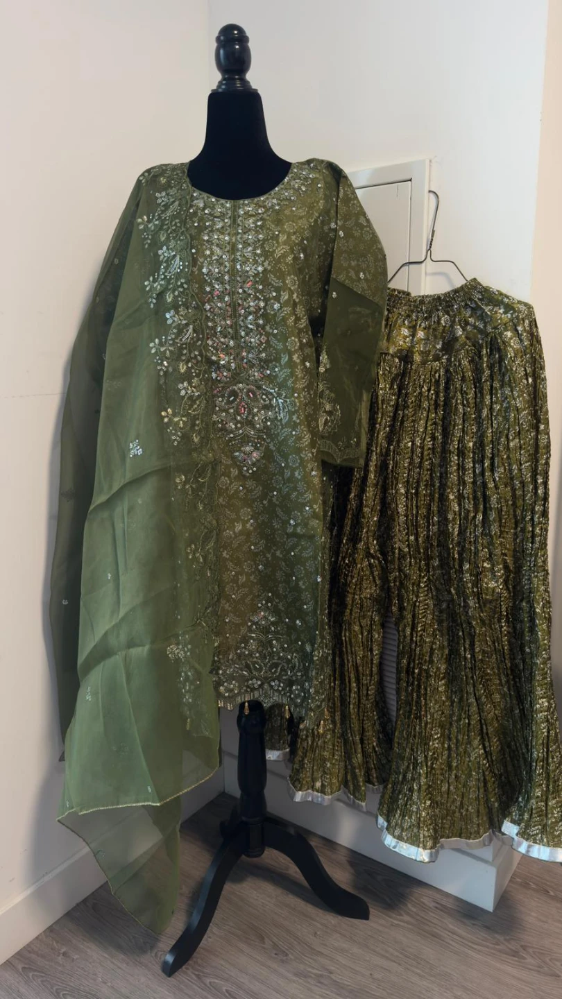 Green Embroidered Kurti with Palazzo Pants - photo 4
