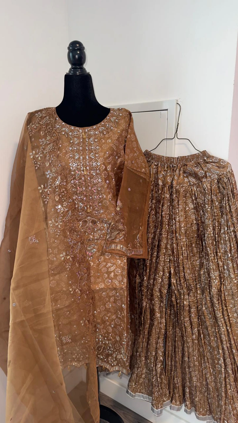Green Embroidered Kurti with Palazzo Pants - photo 5