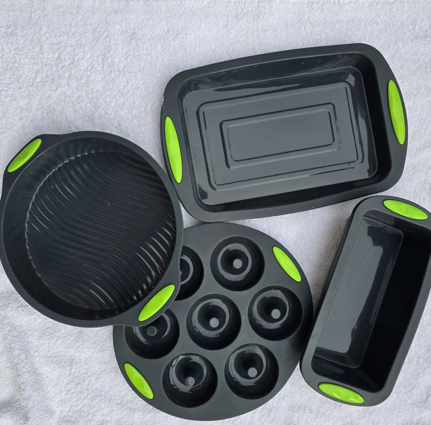 NEW! 4 Piece Silicone Bakers Pans