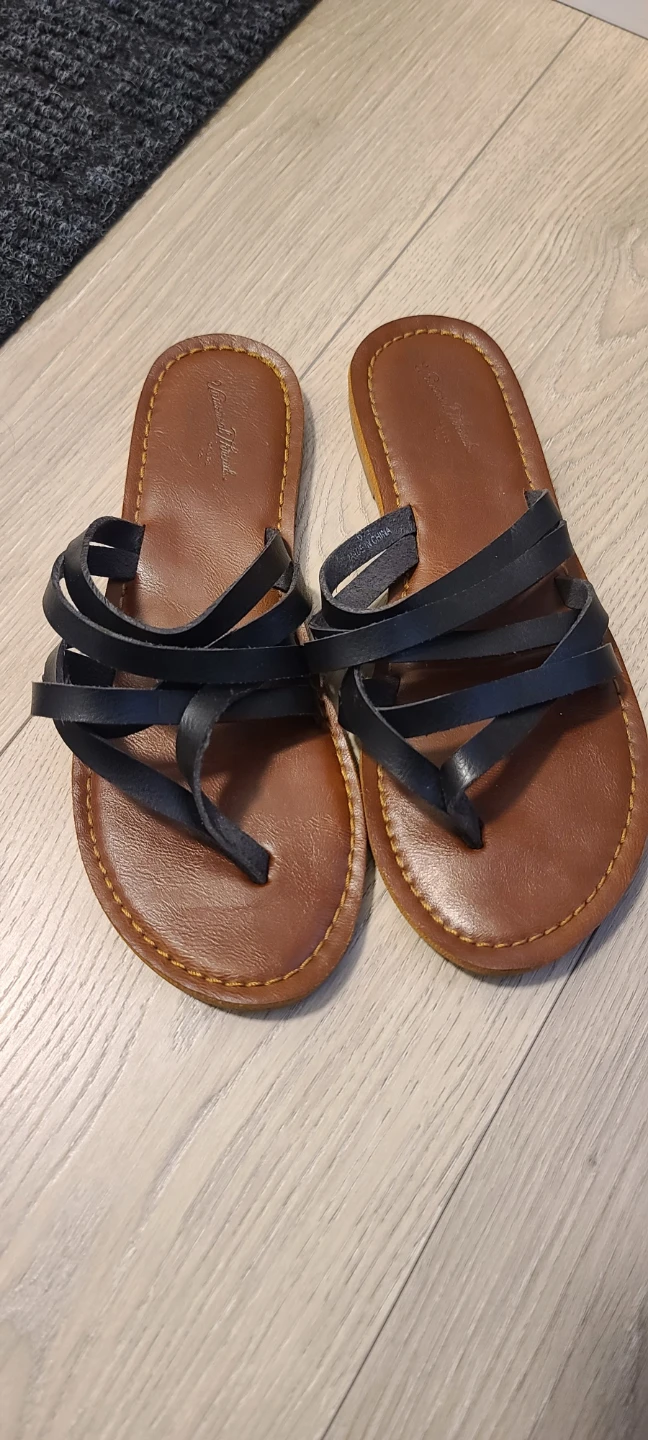 Universal Thread Women's Flat Sandals
