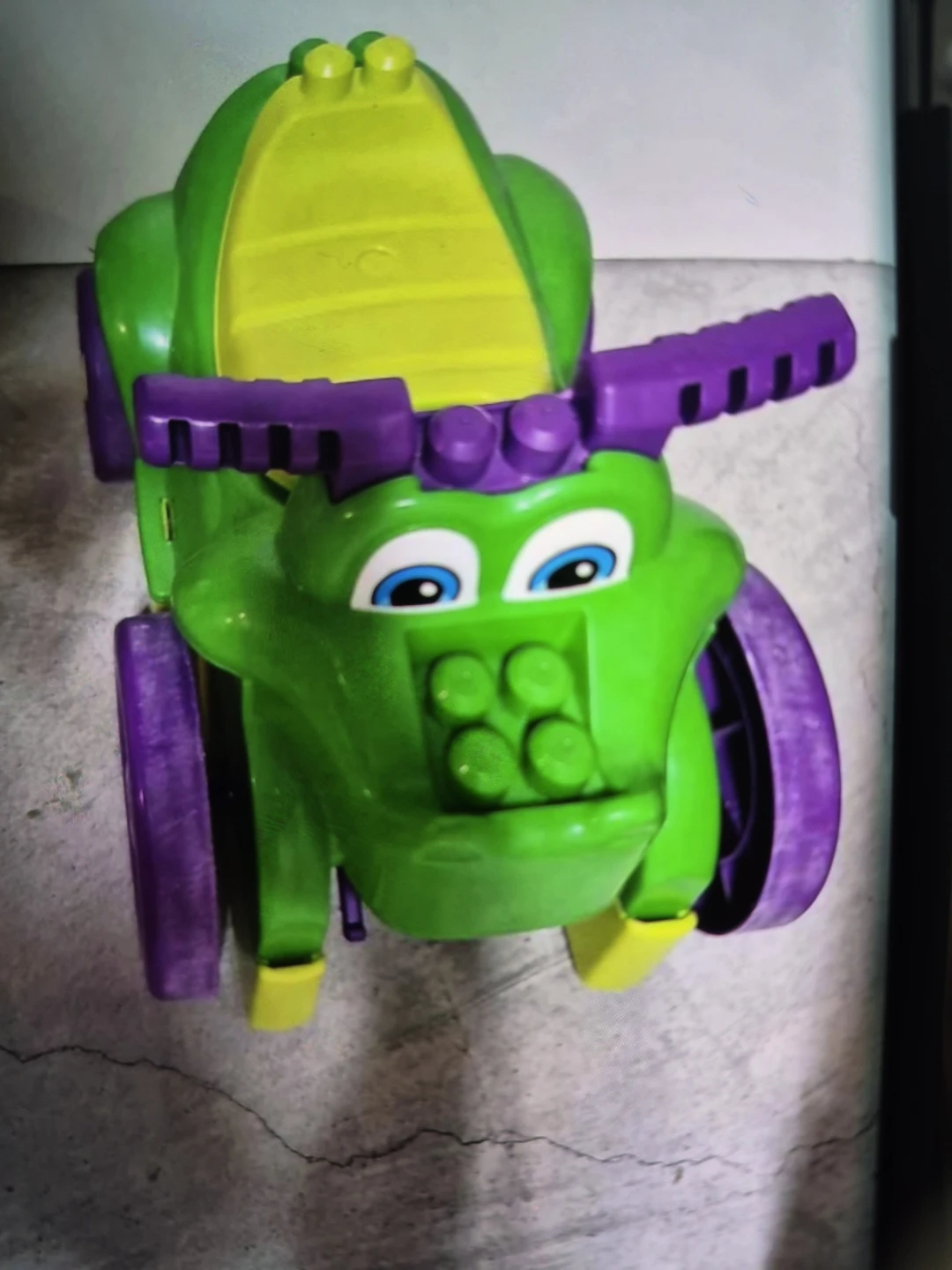 Green Alligator Ride-On Toy Car