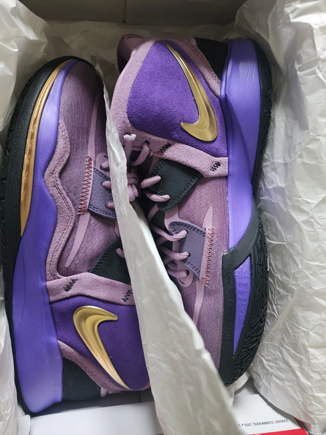 Nike Kyrie Infinity "Amethyst Wave/Metallic Gold" Basketball