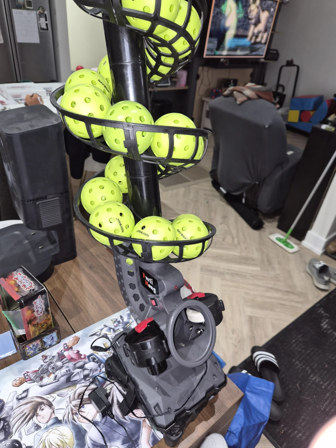 Furli Hong Pickleball Pitching Machine with Balls