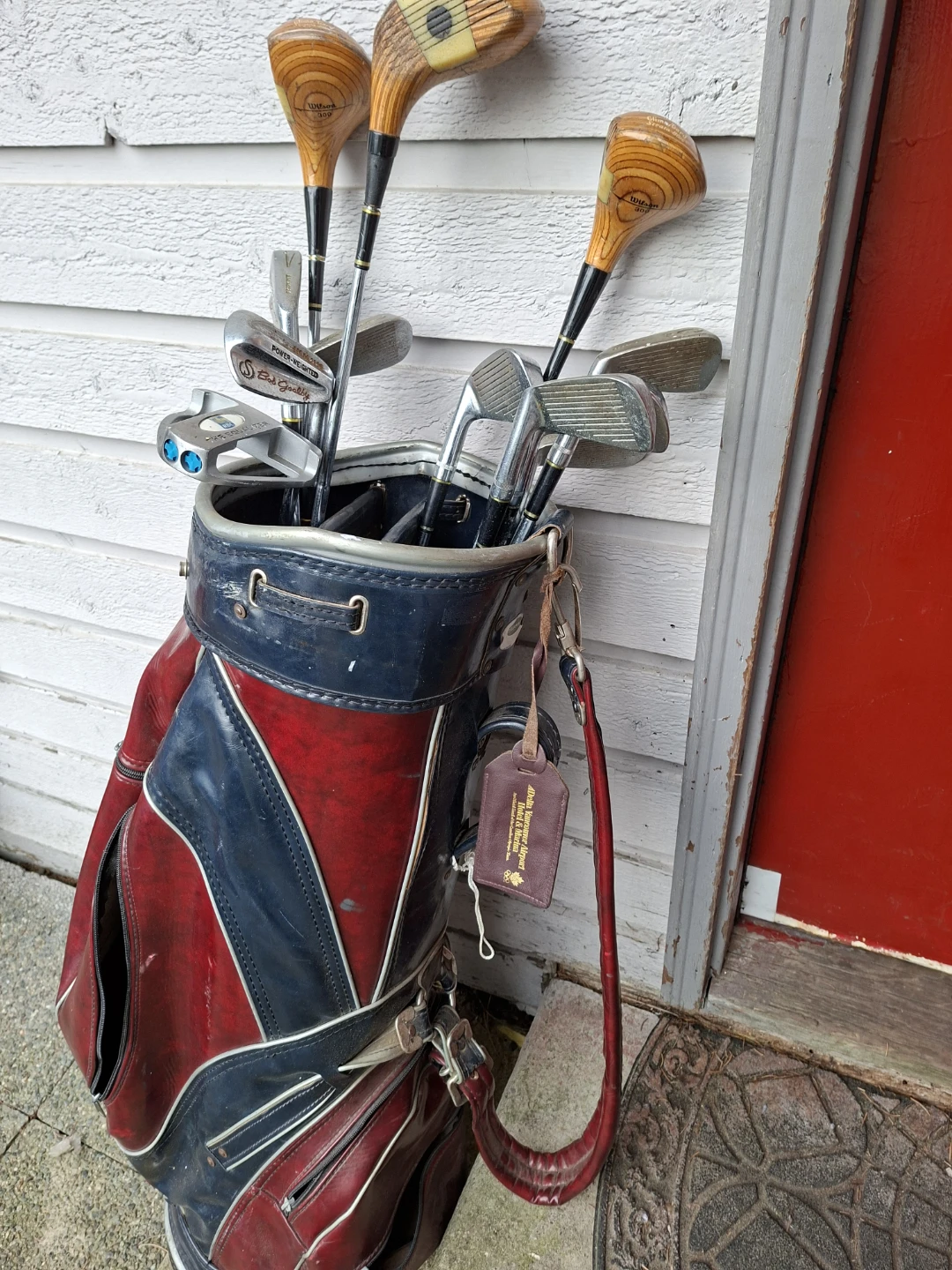 Vintage Leather Golf bag, Wilson clubs & Old wooden drivers - photo 2