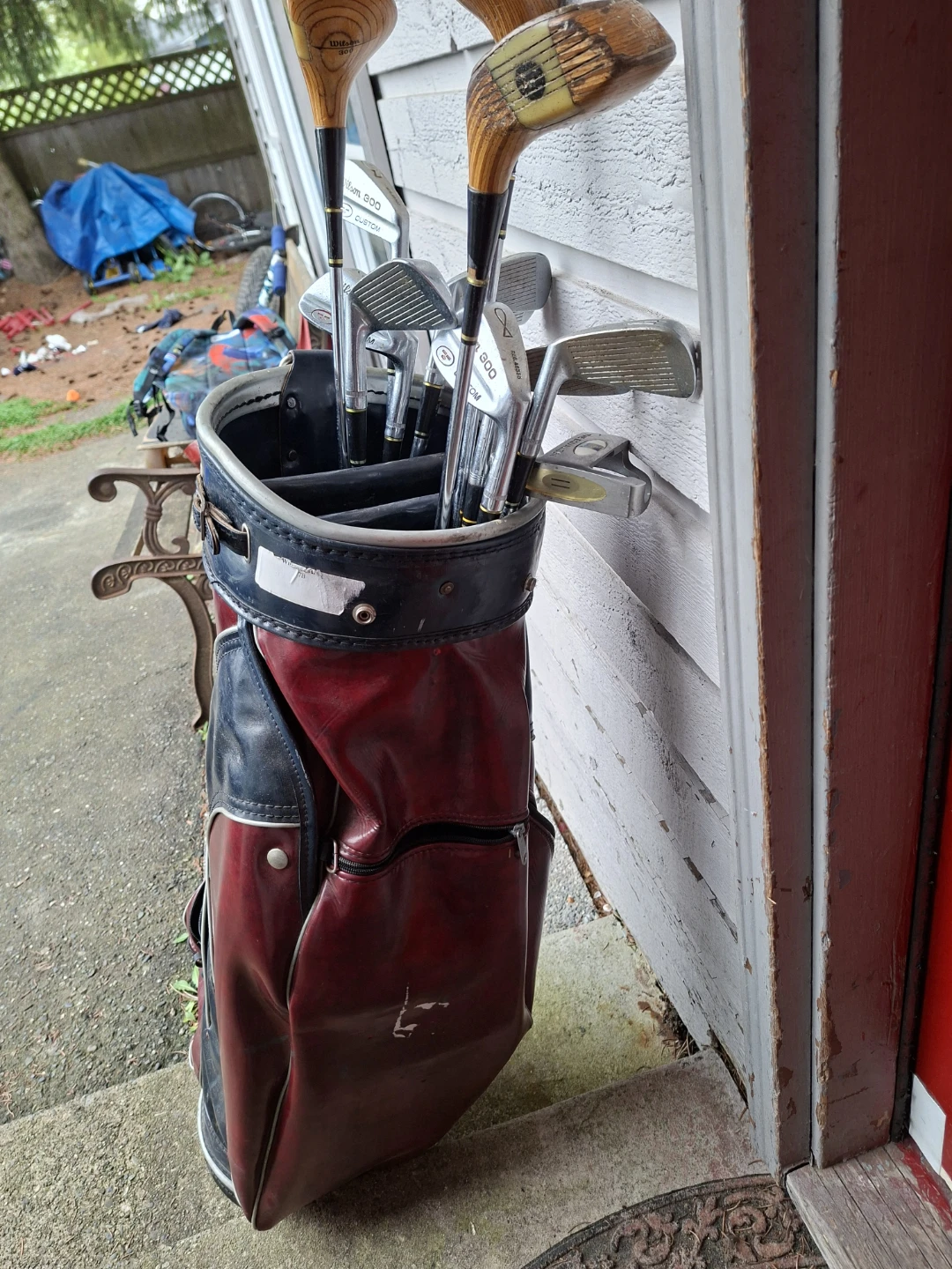 Vintage Leather Golf bag, Wilson clubs & Old wooden drivers - photo 4