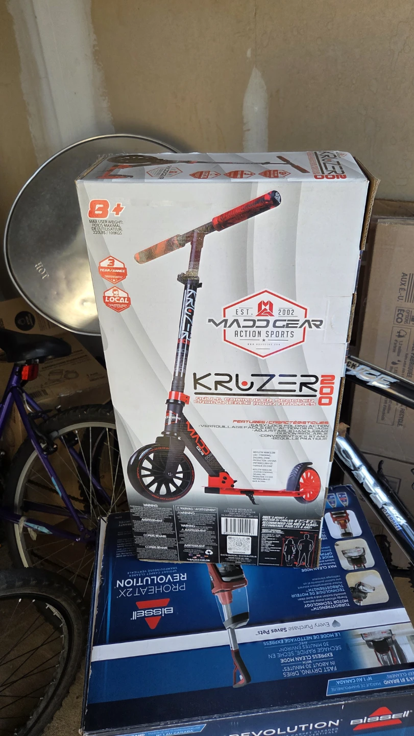 Madd Gear Kruzer 200 Scooter