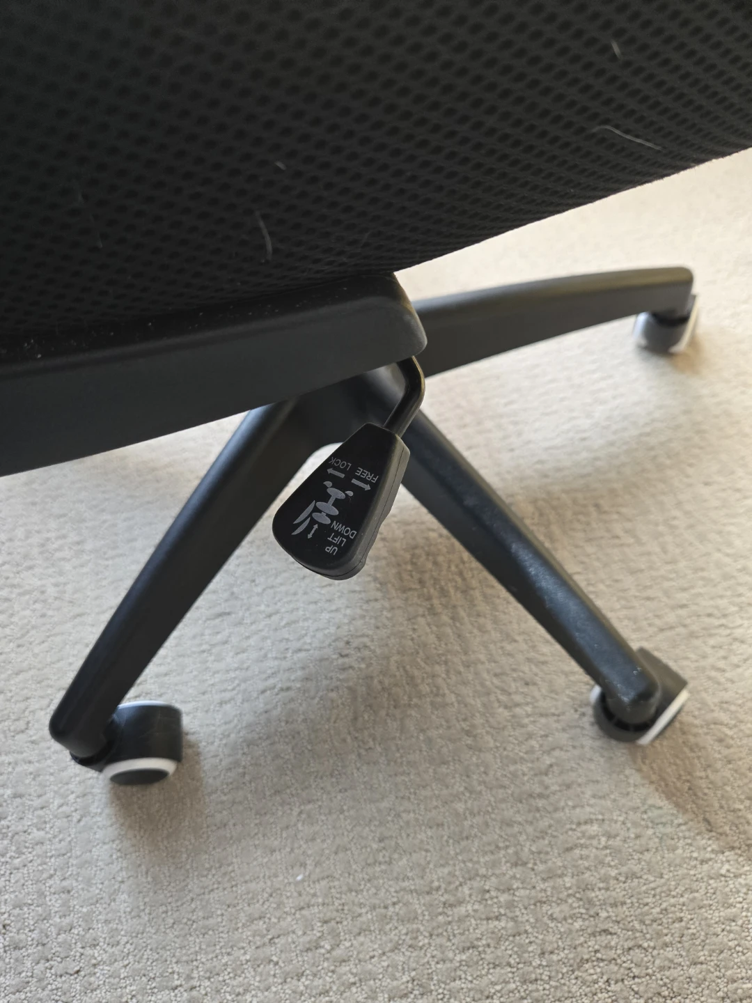Black Mesh Office Chair - photo 4