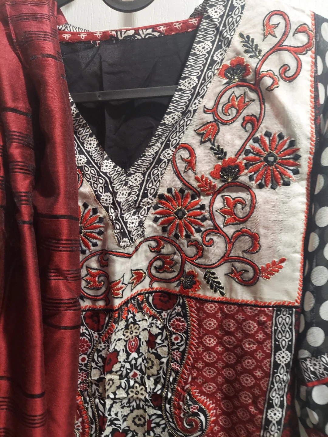 Embroidered Kurta with Scarf - photo 4