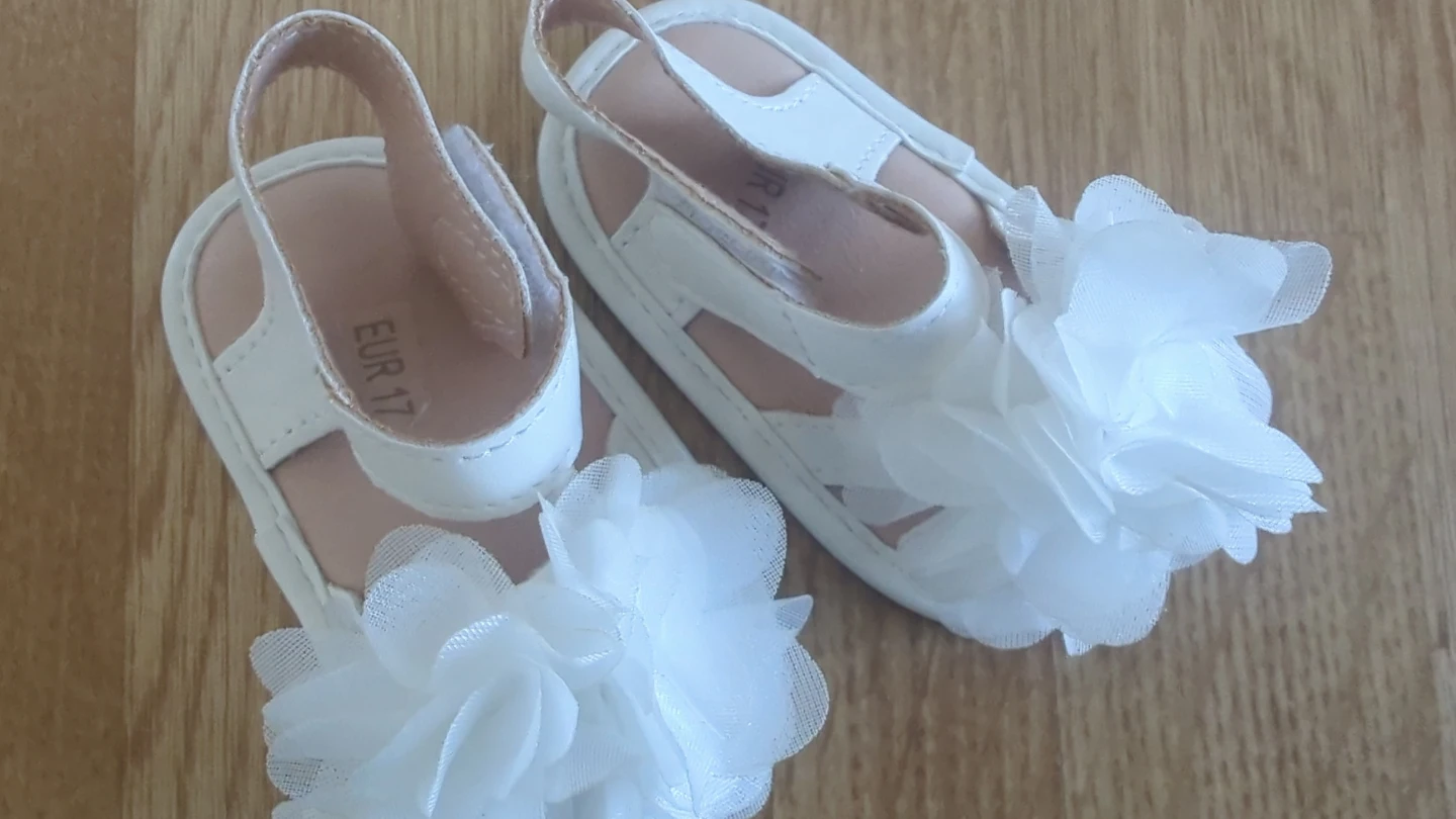 White Baby Sandals with Flower Detail - photo 2