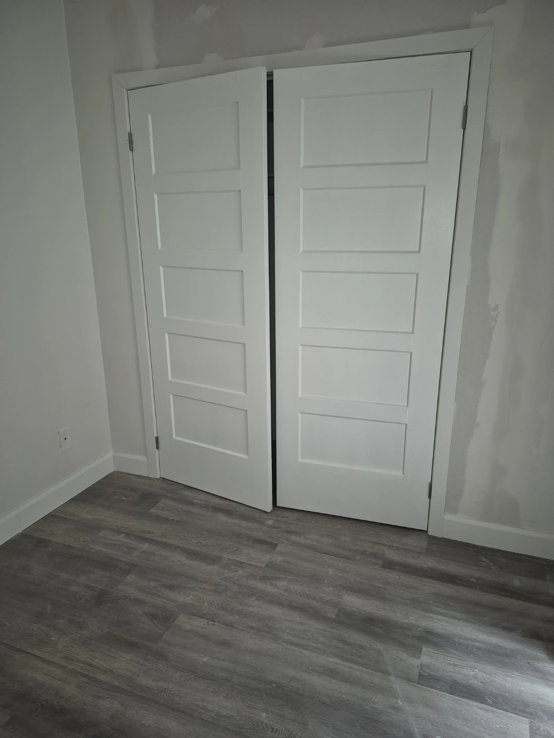 Door installation - photo 4