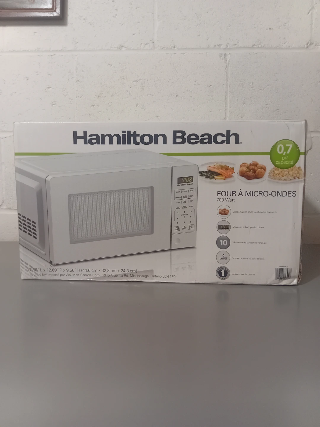 Hamilton Beach 700 Watt Microwave