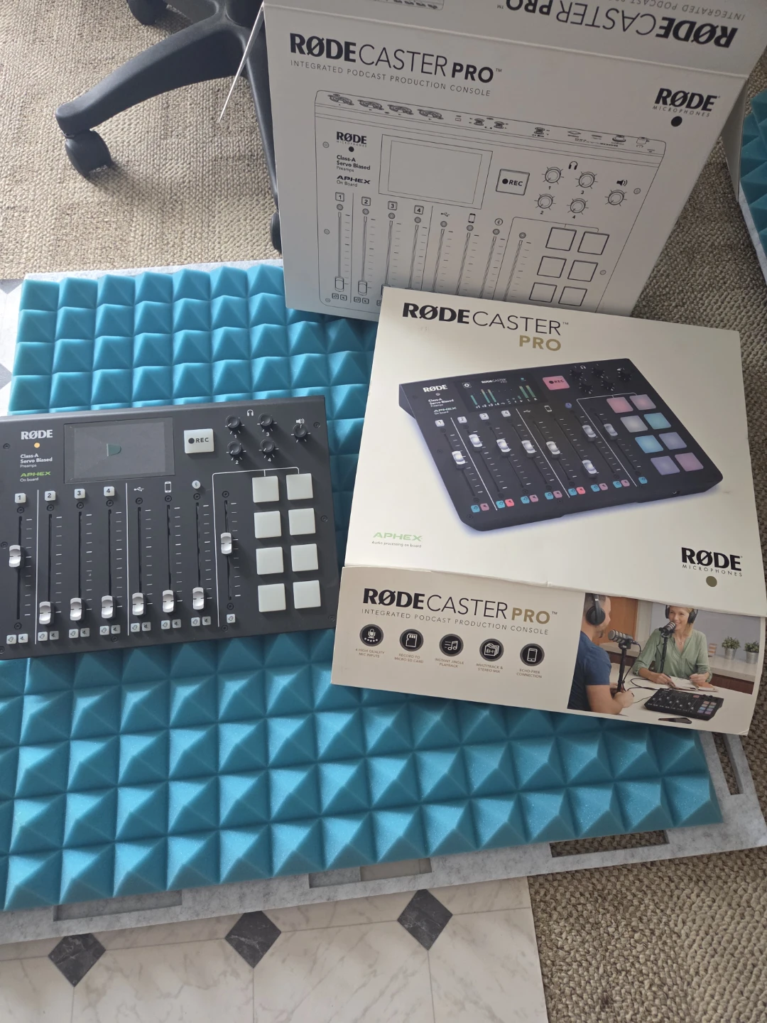 RØDECaster Pro Integrated Podcast Production Console