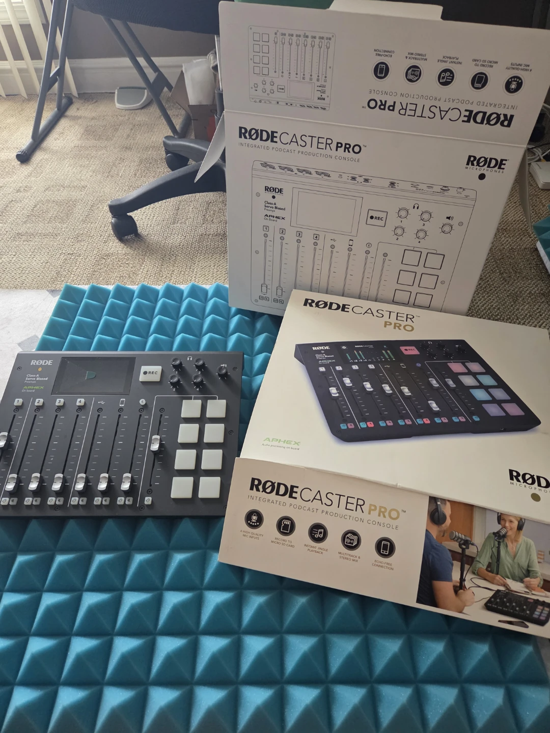 RØDECaster Pro Integrated Podcast Production Console - photo 2