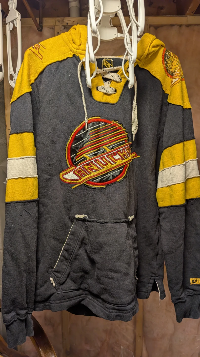 CCM Vancouver Canucks Hockey Hoodie Size S