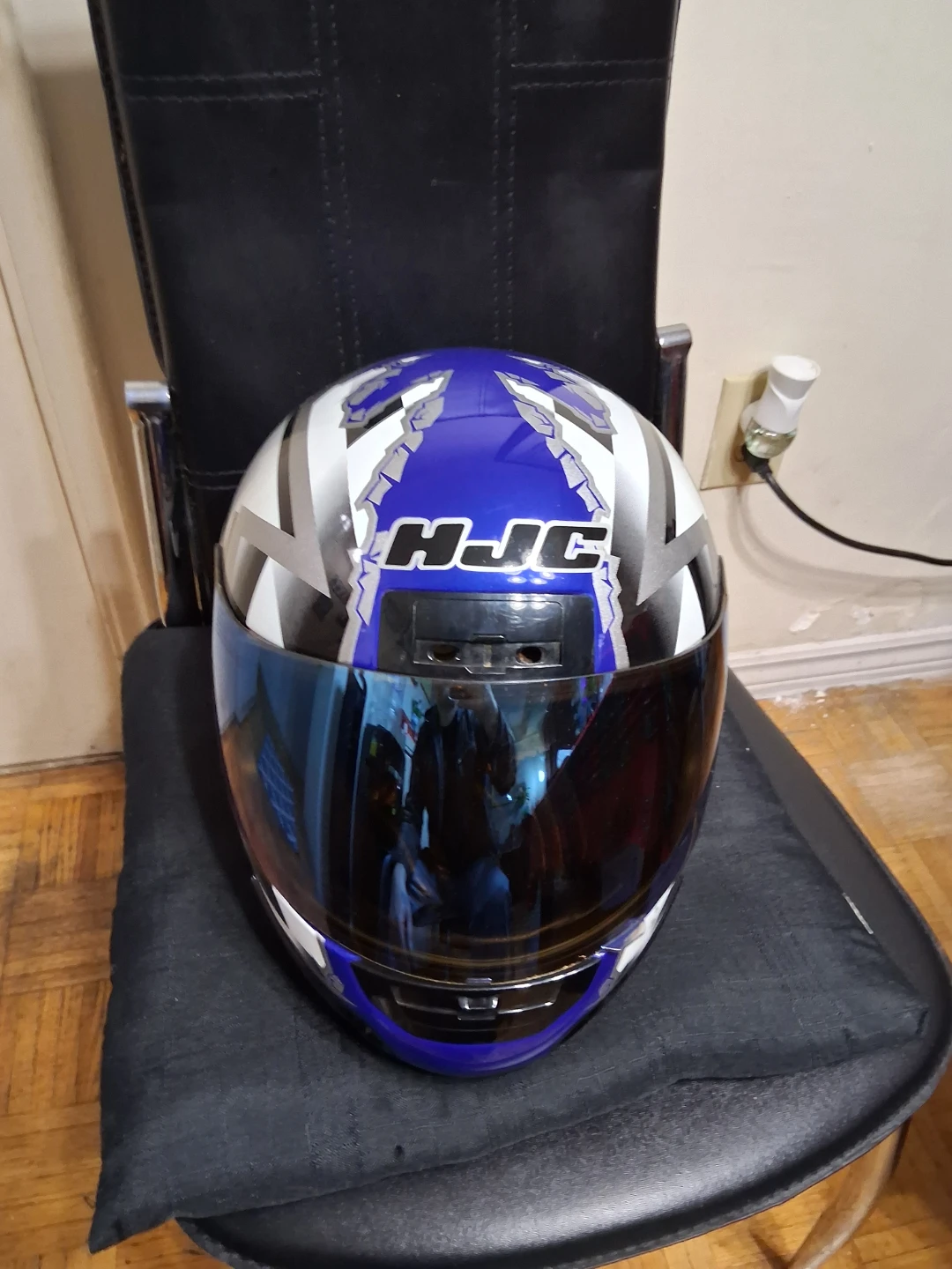 HJC Motorcycle Helmet - photo 2