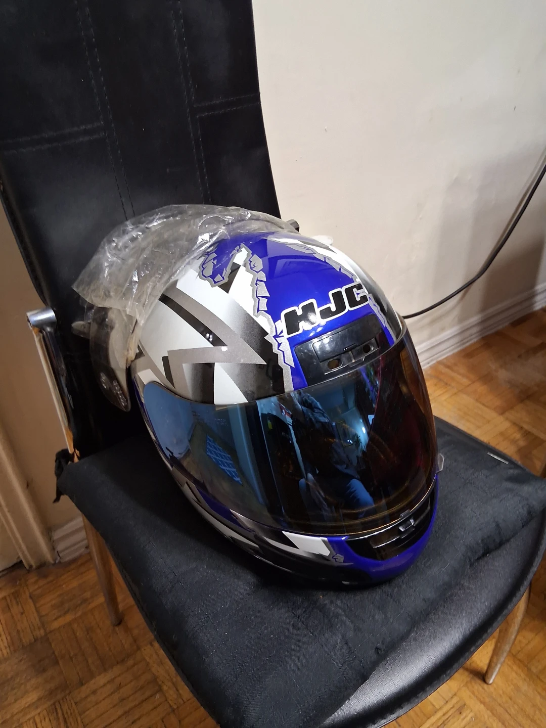 HJC Motorcycle Helmet - photo 3