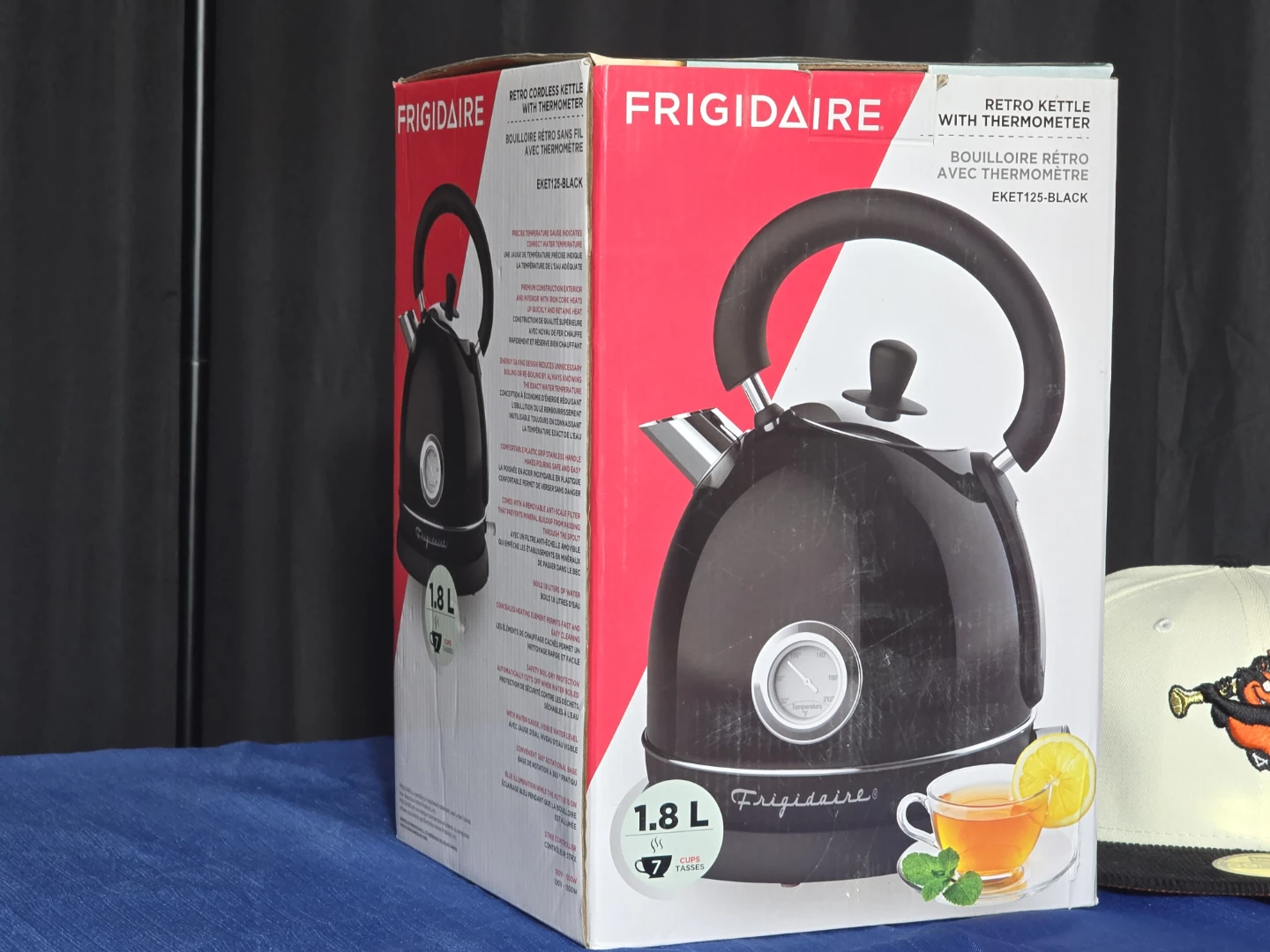 Frigidaire Retro Kettle with Thermometer - Black