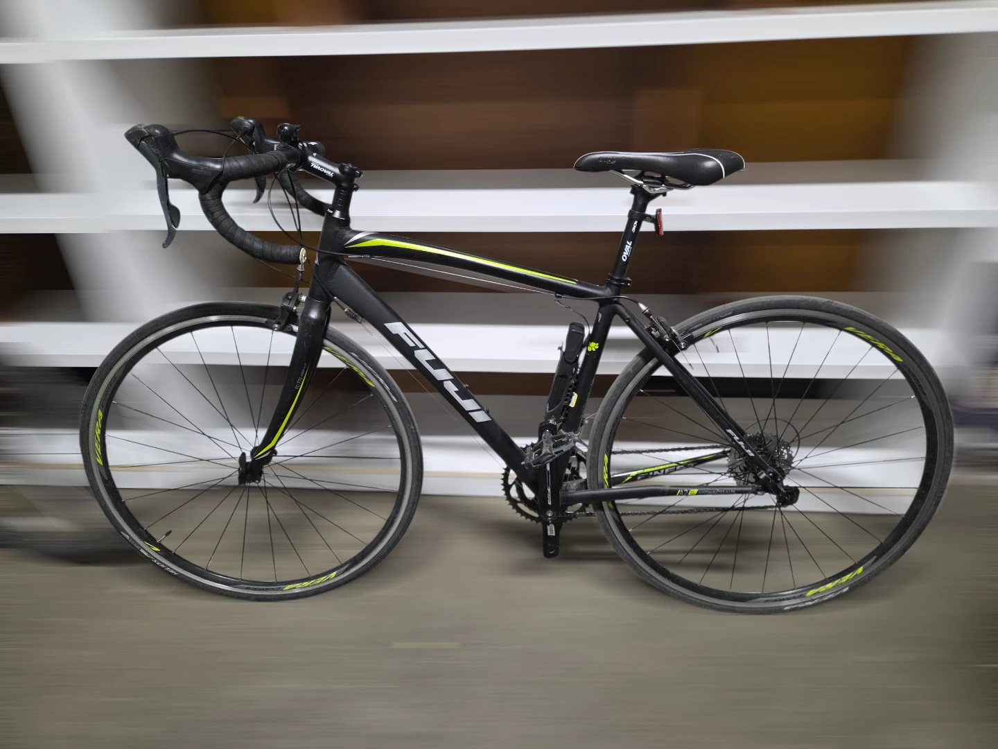2016 Fuji Finest 2.1 Carbon Fork Road Bike (56cm Frame)