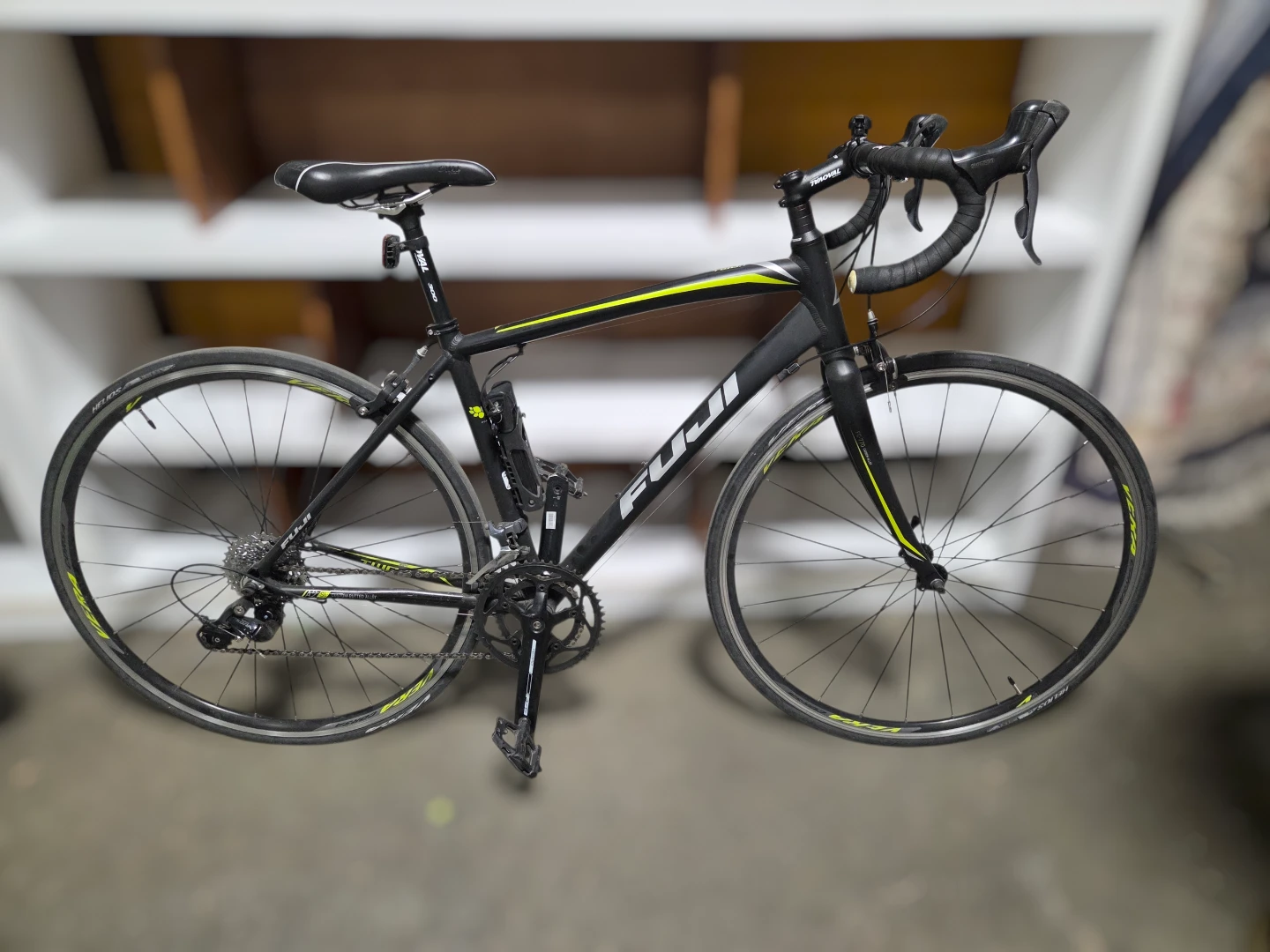 2016 Fuji Finest 2.1 Carbon Fork Road Bike (56cm Frame) - photo 2