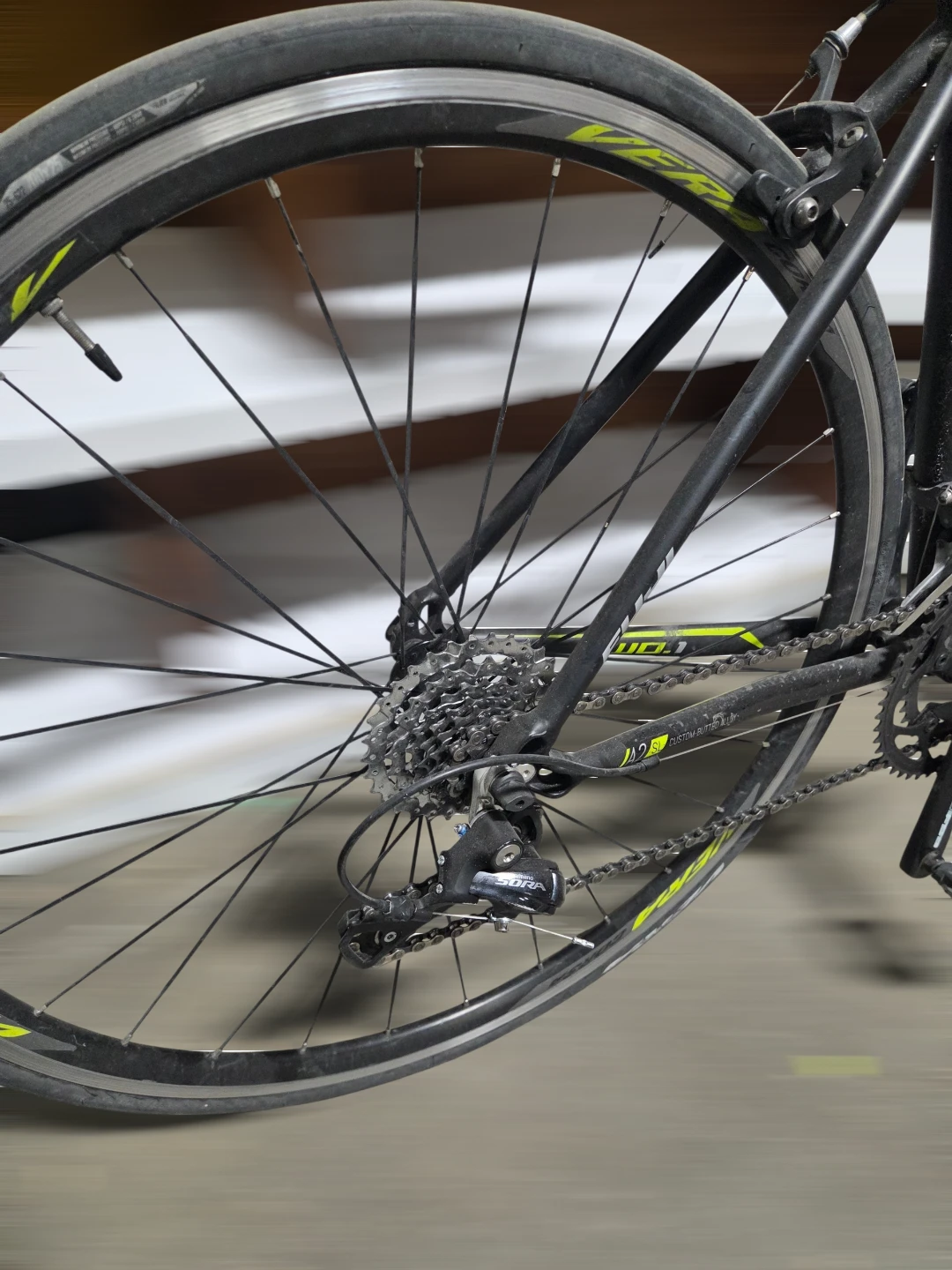 2016 Fuji Finest 2.1 Carbon Fork Road Bike (56cm Frame) - photo 3