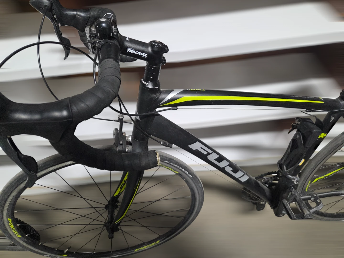 2016 Fuji Finest 2.1 Carbon Fork Road Bike (56cm Frame) - photo 4