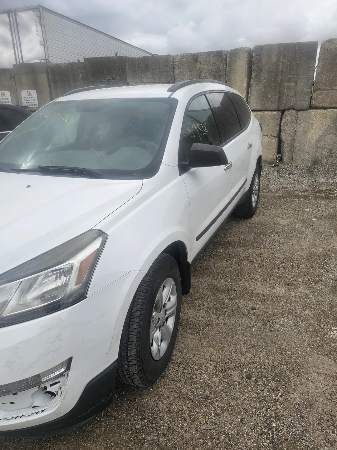 White Chevrolet Traverse SUV - photo 2